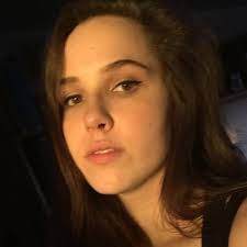 Vicky Thomas's Instagram, Twitter & Facebook