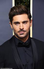 Zac efron's platinum blonde hair brings the dye job mainstream. Zac Efron Returns To Platinum Blonde As He Shows Off Striking Blonde Locks Daily Mail Online