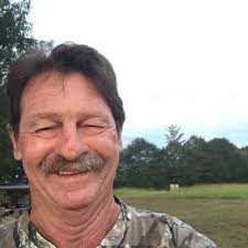 🐂💪 The Biggest Bull Ever Recorded! Meet Donetto, the albino white giant  bull weighing an incredible 3,840 pounds (1,742 kg). This Chianina breed is  not only rare for its color but also