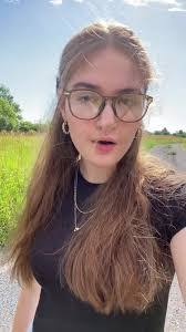 Julia Pennington's Instagram, Twitter & Facebook