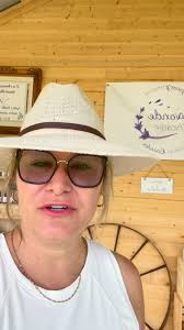 💜 Astuce naturelle contre les moustiques 💜🦟 📣Saviez-vous que brûler de  la lavande séchée peut aider à éloigner les moustiques? ✨ Placez quelques  tiges de lavande bien sèches dans un bocal en