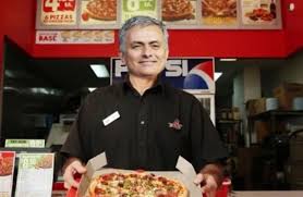 هكذا سخرت مطاعم بيتزا هت ومطار مانشستر من مورينيو