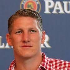 Bastian schweinsteiger was sidelined when josé mourinho became old trafford manager but on monday he was back training with the seniors at carrington. Bastian Schweinsteiger Aktuelle News Infos Bilder Bunte De