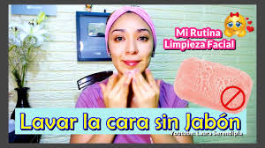 Aplicarse esta mascarilla de forma continuada sobre el rostro y las manos contribuye con el tiempo a aclarar y eliminar las manchas marrones que aparecen en la piel madura. Lavar La Cara Sin Jabon Mi Rutina De Limpieza Facial Youtube