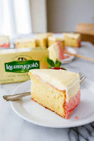 It's not too bland, and it's not too sweet. Mini Vanilla Cake Recipe With Strawberry Buttercream Frosting For Two The Cake Is Lovely Changes I Used Costco S Snack Cake Crazy Cakes Strawberry Recipes