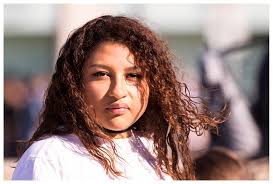 Wehende Haare Foto & Bild