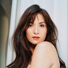 Monique Duran's Instagram, Twitter & Facebook