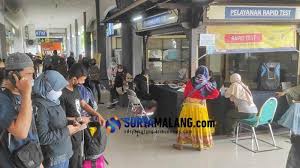 Antre Rapid Test Antigen Membludak Tiket Ka Penumpang Di St Gubeng Surabaya Hangus Halaman All Surya Malang