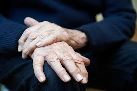 Penyakit Parkinson, Berbahaya Tidak, Ya? • Hello Sehat