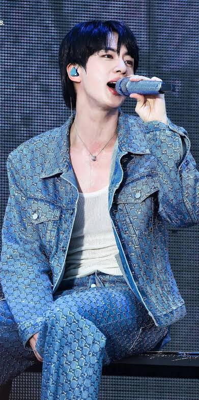 Jin in sleeveless look at Lima Peru concert