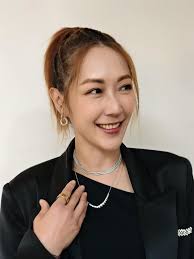 Gigi Lin 林如琦- 人生的道路上，即使遇到再不願意遇上的狀況，還是得擦乾眼淚，繼續昂首闊步的向前邁進啊⋯⋯ Life goes on...  Keep fighting!!!!!!!! KAVU Taiwan Native Shoes