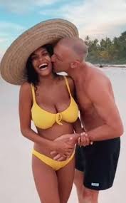 L'instinct de mort ce jeudi soir sur france 3, officialisait avec la jeune femme. Vincent Cassel And Tina Kunakey Welcome First Child Together E Online