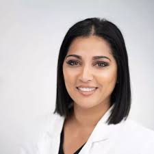 Kim Apple's Instagram, Twitter & Facebook