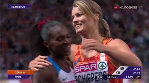 Check spelling or type a new query. Sprinter Andre De Grasse Switches Coaches Now Trains In Florida Eurosport