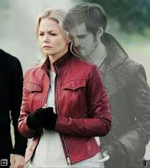 I Love This Photo Of Hook Killian Jones Looking Over Emma While He Is Dead Before Coming Back To Life Captain Swan Once Upon A Time Funny Once Up A Time