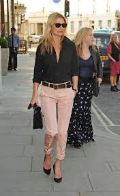 Kate Moss Puts A Pop Of Pink In Her Step For A London Lunch Fashion Kate Moss Street Style Casual Work Outfits