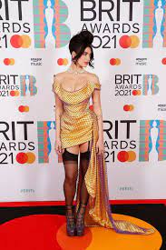 Dua lipa showed love to amy winehouse while channeling the late artist's signature hairdo on the red carpet at the 2021 brit awards tuesday (may 11). The 2021 Brit Awards Red Carpet