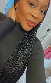 I broke my ankle 2 weeks ago & my nail tech showed up at my home & said “I  got you” 🥹 My housekeeper is also coming over today because she knows