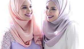 Sultan selangor menyatakan 'murka dan kecewa' dan mempertimbangkan mengajukan dakwaan penghasutan terhadap mahathir mohamad yang menyebut perdana menteri najib razak keturunan 'bajak laut bugis'. Tak Sangka 4 Bekas Pembaca Berita Kini Merupakan Isteri Bergelar Vvip Suara Viral Malaysia