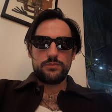 Stream Thomas R music