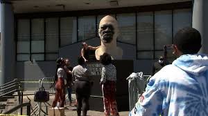 The statue, which depicts floyd sitting on a bench, was created by artist stanley watts and commissioned by actor and filmmaker leon pinkney as a donation to the city. Police Seek 4 Suspects Who Vandalized George Floyd Statue Abc News