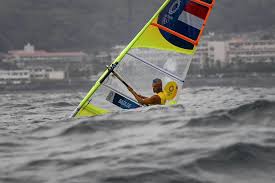 Wereldkampioen surfen kiran badloe is een oude bekende van ron. Qib5eoivuqpj6m