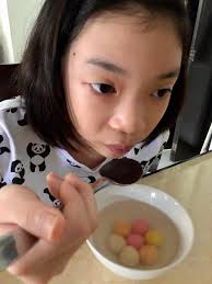 She wants tang yuan as dessert today! And we had fun making it 😋.