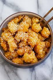 A quick and easy tempura fried chicken in bite size pieces is tossed with an easy sauce made with rice wine and soy. Honey Sesame Chicken Better Than Takeout Rasa Malaysia