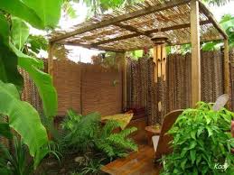 Ma Cabane Au Fond Du Jardin Mayotte L Ile Au Lagon Terrasse Jardin Jardins Cabane