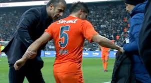 Öte yandan belözoğlu, arda turan'ın daveti ile başakşehirli oyuncuların takım fotoğrafında yer aldı. Medipol Basaksehir De Emre Belozoglu Krizi Cikti Spor Haberi Bizden Alin