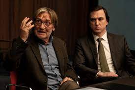 Auch «gott» ist die verfilmung eines theaterstücks von ferdinand von schirach. Gott Ferdinand Von Schirachs Film Uber Sterbehilfe Als Interaktives Fernsehereignis Bei Srf Medienportal Srf