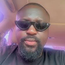 Ayo Ayeni's Instagram, Twitter & Facebook