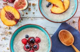 Von Omas Klassiker Zum Mega Trend 4 Kreative Rezepte Fur Ein Haferflocken Fruhstuck In 2020 Ketogene Ernahrung Fruhstuck Magenschonende Kost Fruhstuck Abnehmen