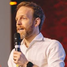 Beth Morin (@LessIsMorin)