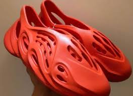 Dubbed the yeezy foam runner, the new shoes will go on sale in 2020, according to website yeezy mafia, which tracks the latest news and releases from. Adidas Yeezy Foam Runner News Colorways Releases Ietp