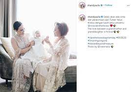 Shandy aulia baru saja menonaktifkan kolom komentar di instagramnya. Praised Like An Angel 5 Moments When Princess Shandy Aulia Was Baptized