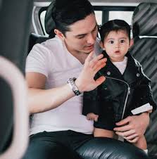 Lahir sebagai anak kepada pasangan hang4t, rozita che wan dan zain saidin, aaisyah sudah mengecapi dunia glam0ur sejak dari lahir lagi. Aaisyah Dhia Rana Malaysian Kids Club