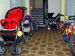 Wie sah es das gericht? Schuhe Mull Kinderwagen Darf Mein Nachbar Alles Vor Die Tur Stellen Kolnische Rundschau