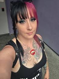 It's the last night of shows for this group of ghouls 🥹 and we couldn't be  more thankful to everyone at Universal, the incredible crowds, the team  behind the scenes and every