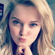 April Broome (@aprilbroome)