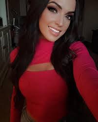 Lorinda Hill's Instagram, Twitter & Facebook