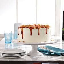 Recette De Gateau A La Mousse Au Caramel Et Aux Pacanes Pralinees Coup De Pouce Cake Desserts Food