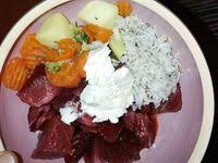 Unser Heutiger Menu Tipp An Kiwis Ehrentag Gab Es Heute Ein Besonders Schones Menu Im Futternapf Rindergulasch An Gedu Barf Rezepte Rezepte Rindergulasch