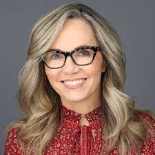 Dena Simms's Instagram, Twitter & Facebook