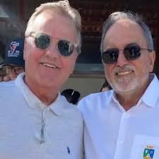 VISITA DO DEPUTADO FEDERAL ANTÔNIO BRITO EM ITAPETINGA NESTE SÁBADO! Nesta  manhã de sábado , o deputado federal Antônio Brito, acompanhado de suas  lideranças locais : Ana Barbara pedrozo Matos , Kátia