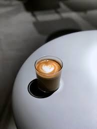 Kaffee Aus Einzigartigem Rebenholz Rostverfahren Mit Ausgewahlten Kaffeebohnen Aus Ausgesuchten Provenienzen Der Besten Anbaugebiete Der Erde Http Di 2021 Kopi Cangkir