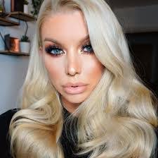 Victoria Fox's Instagram, Twitter & Facebook