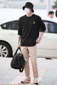 Suho Hq 190823 Incheon Airport Departing For Manila Exo Gaya Pria Gaya Anak Laki Laki Gaya