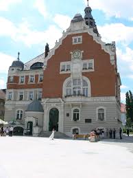 Цей файл вирізано з іншого зображення: File Hodonin Radnice Jpg Wikimedia Commons
