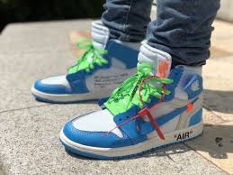 December Holidays Tenis Roupas Bone